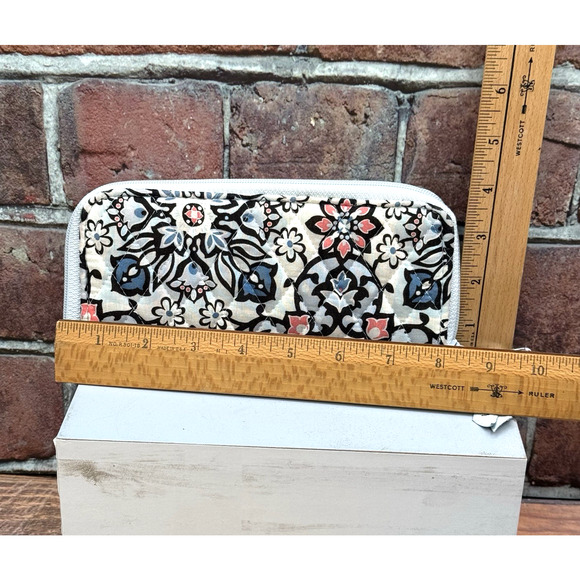 Vera Bradley RFID Accordion Tech Wristlet Lisbon Medallion Wallet Organizer - Picture 3 of 7